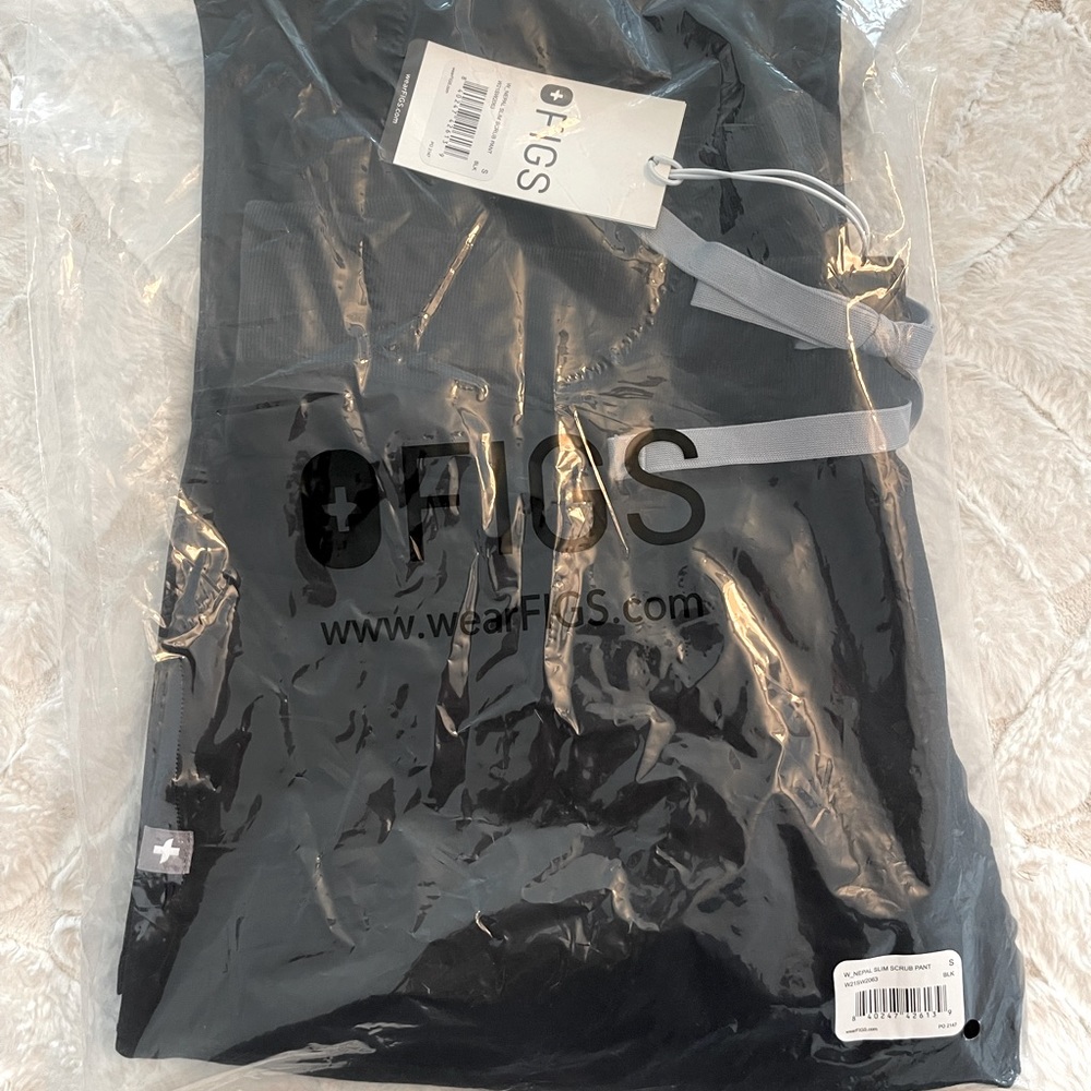 FIGS S Black Nepal slim scrub pant